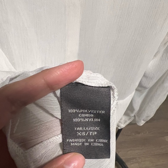 Suzy Shier cute button down white blouse. Size XS - Picture 3 of 3